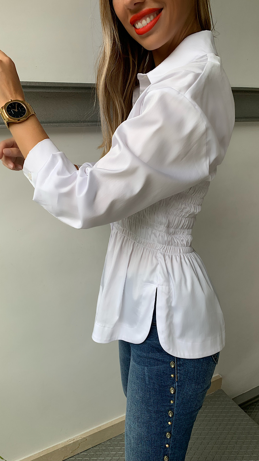 blusa blanca plumas