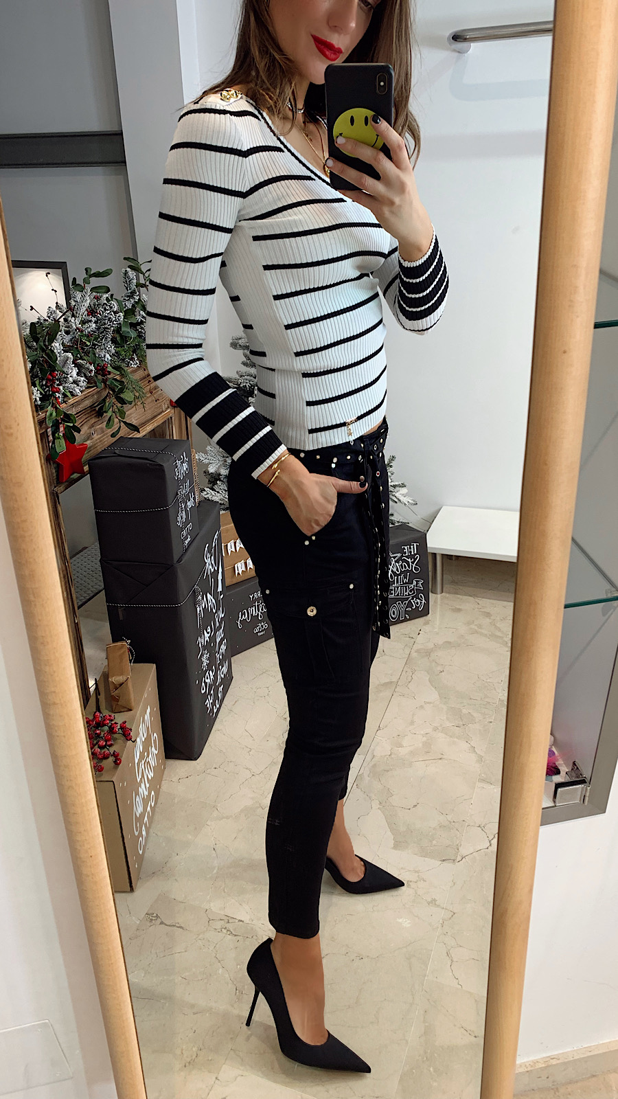 Vaquero negro con tachas metálicas-vilotcomplementos