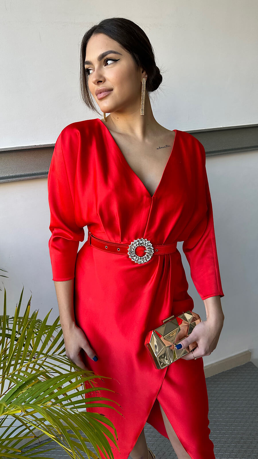 Vestido Satinado Rojo Escote Espalda - 
