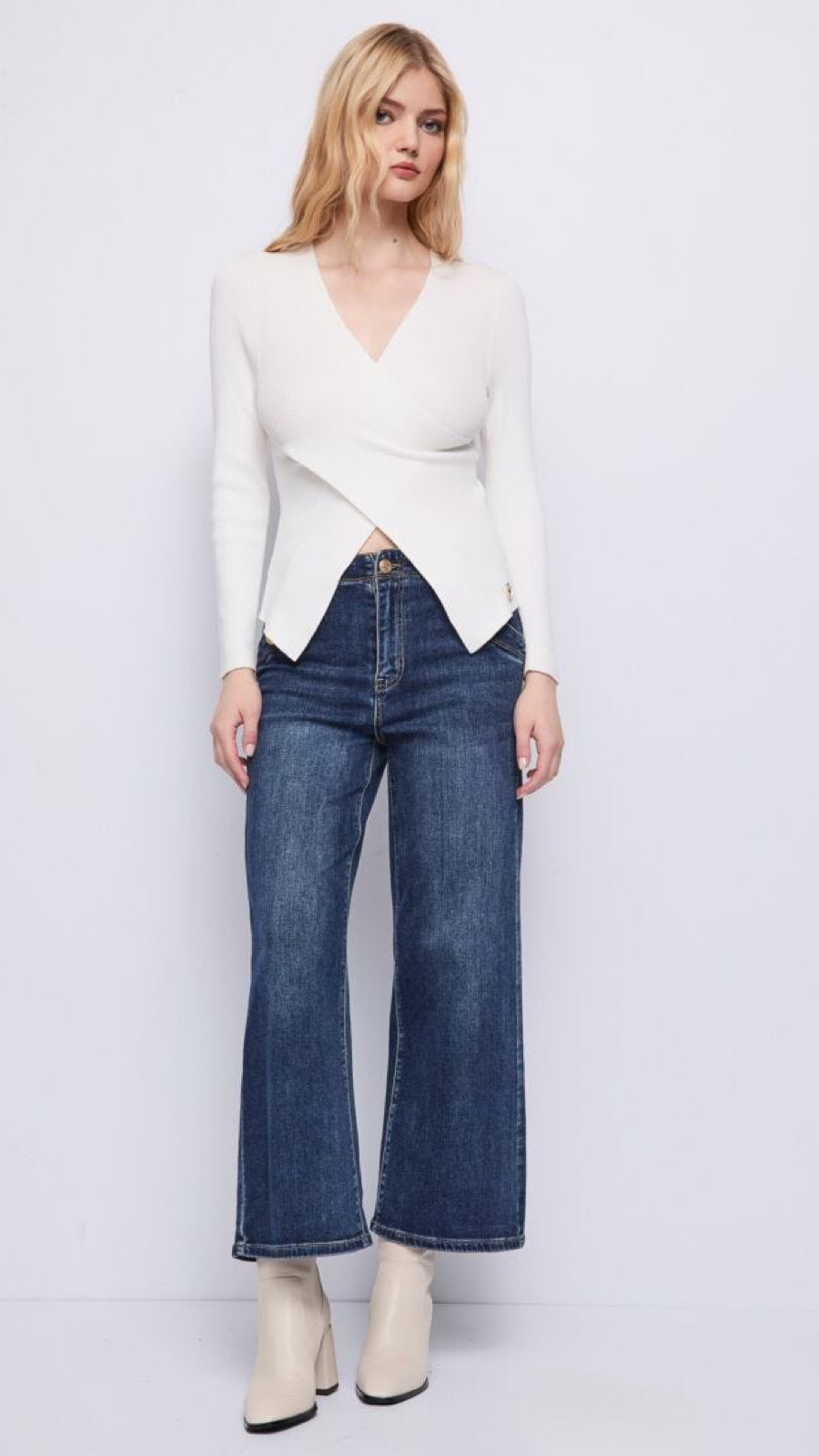 Jeans Rectos Botones Dorados