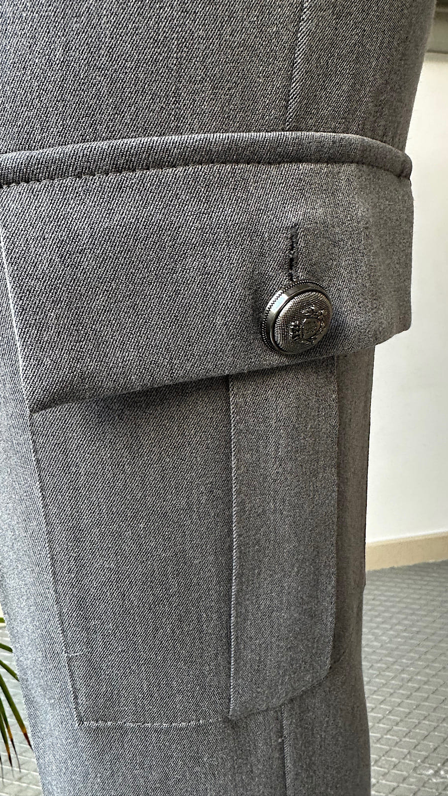 Pantalon Cargo Gris Corte Sastre - Imagen 5
