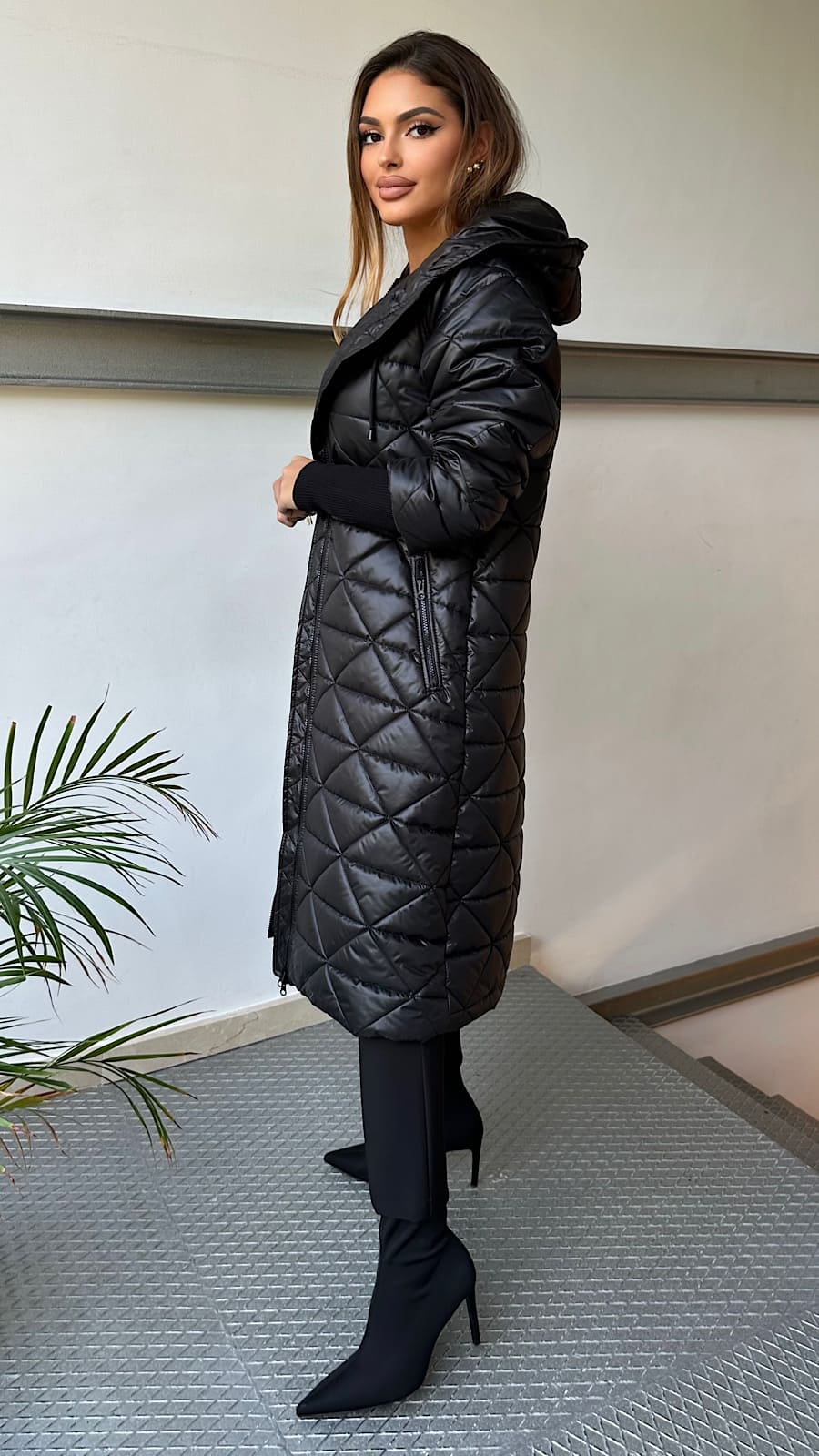 Abrigo Acolchado Negro Weightless - Imagen 5