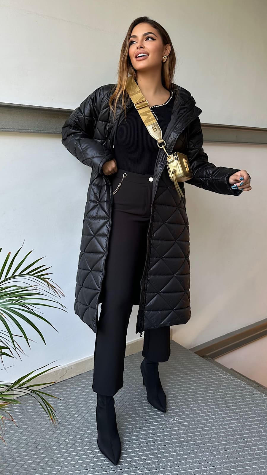 Abrigo Acolchado Negro Weightless - Imagen 6