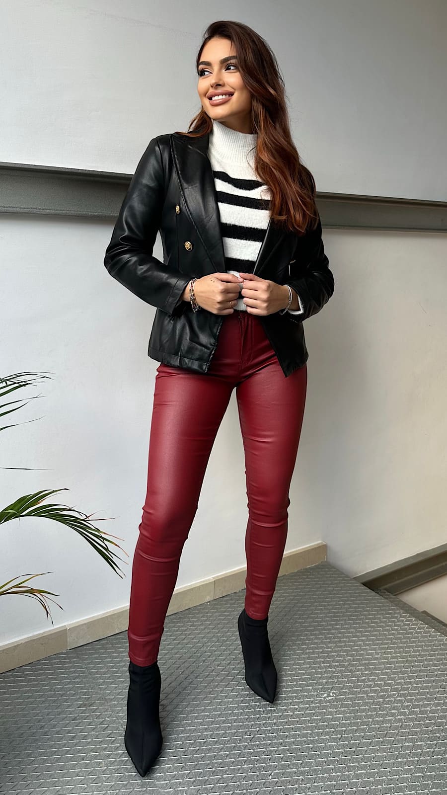 Alternative view of Blazer Negro Botones Dorados Manhattan