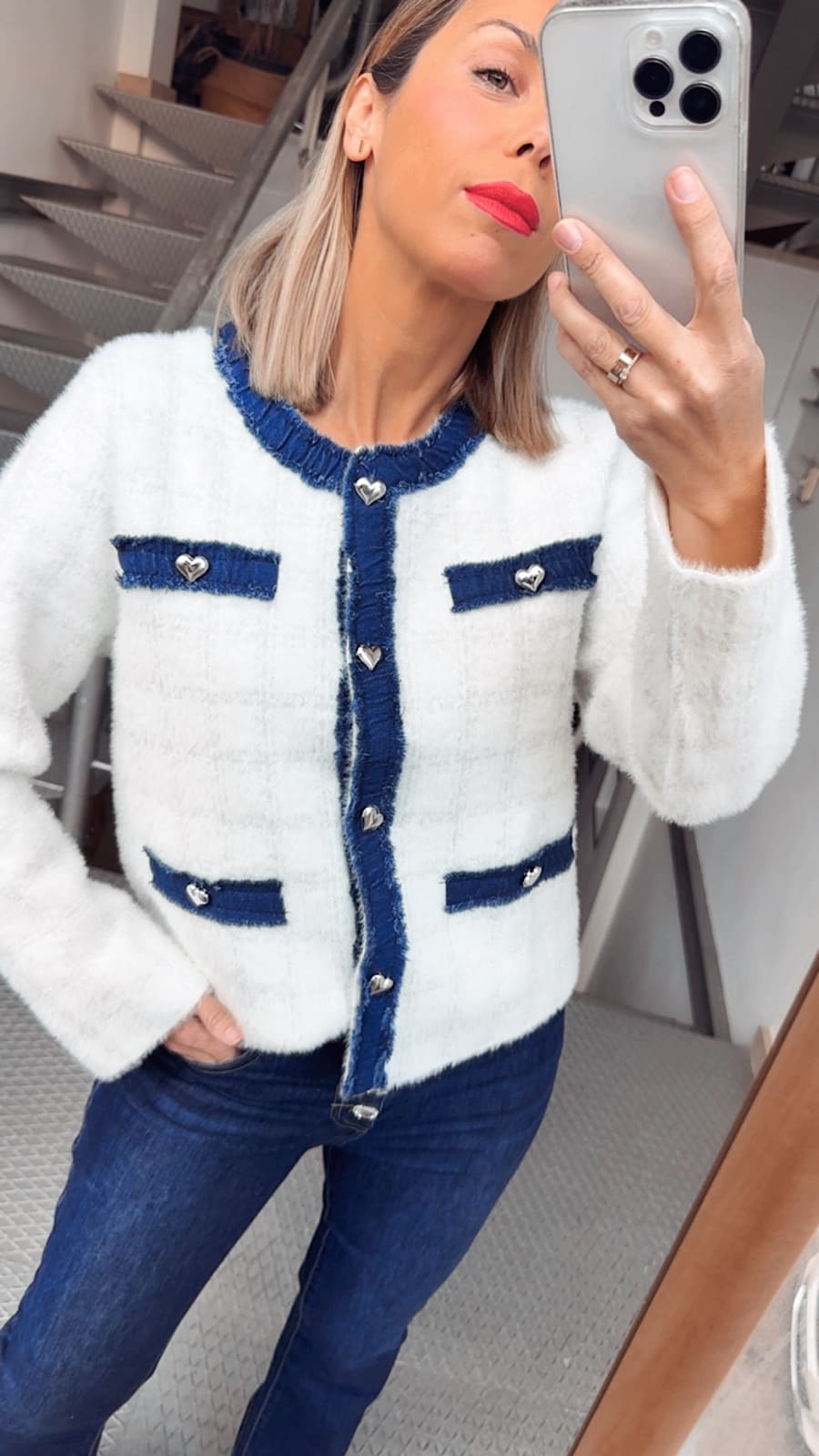 Chaqueta Blanca Destellos Botón Corazón