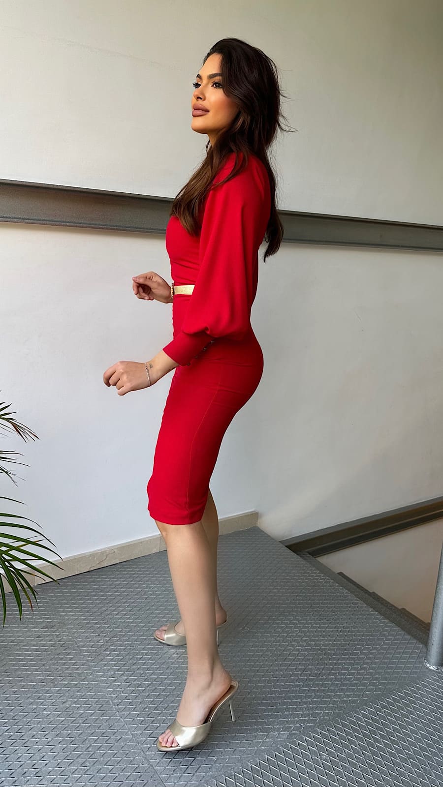 Vestido Rojo Fruncido Escote Pico - Imagen 11